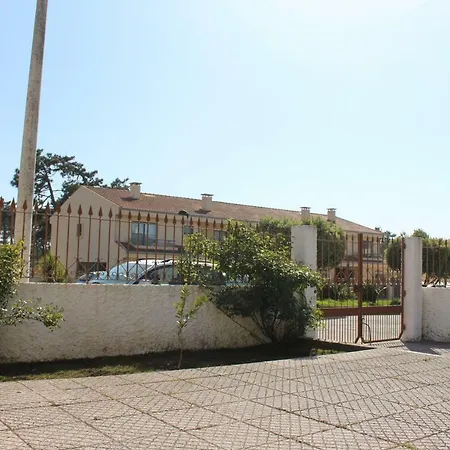 Cozy Summer House By The בית נופש