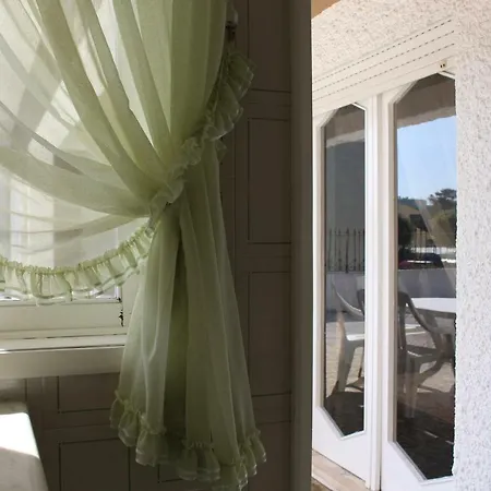 Cozy Summer House By The בית נופש